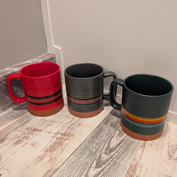 Pendleton Red, Gray, and Green Mugs 18 Ounce - Picture 6 of 8